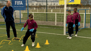 Motricity in base football and its structure in the task